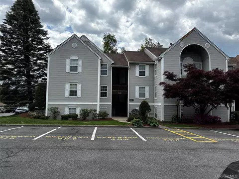 1155 Washington Grn, New Windsor, NY 12553