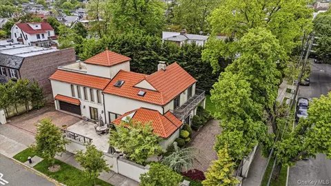 15470 Powells Cove Blvd, New York, NY 11357
