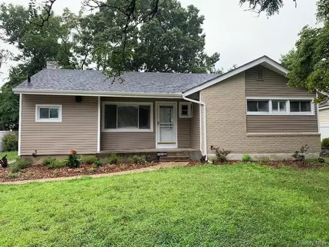 402 Leslie Ln, Uniondale, NY 11553