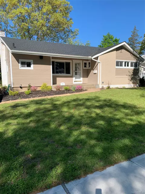 402 Leslie Ln, Uniondale, NY 11553
