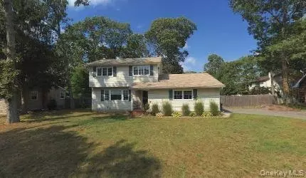 43 Vanderbilt Ave, Saint James, NY 11780