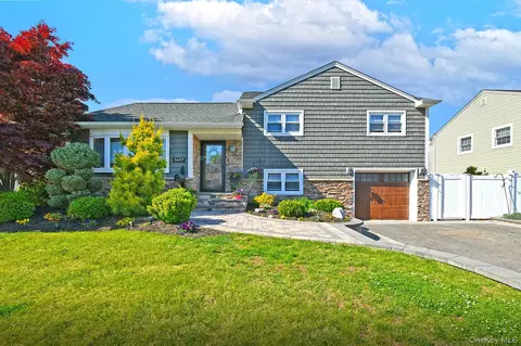 3697 Regent Ln, Wantagh, NY 11793
