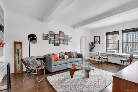 319 E 50th St #12G, New York, NY 10022