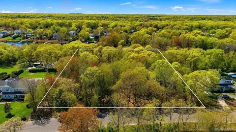 21 Hampton Dr, Brookhaven, NY 11934