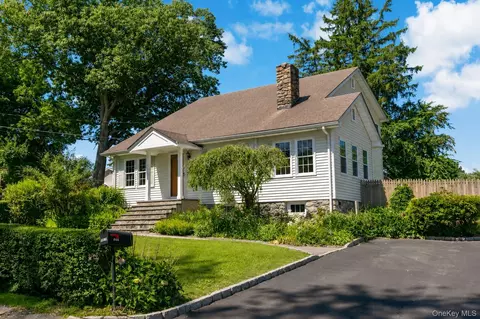 2915 Hyatt St, Yorktown, NY 10598