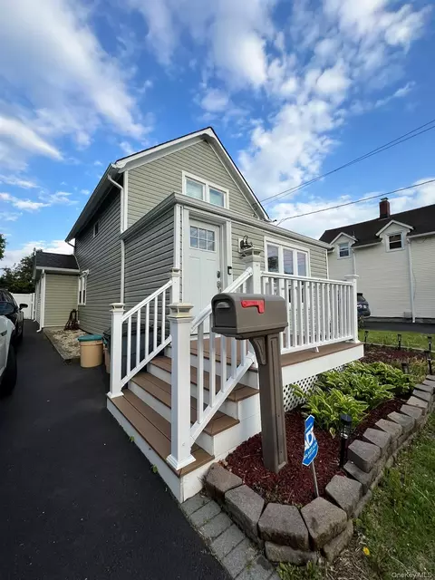 Exterior - 315 Grant Ave, Islip, NY 11751 photo 3 of 4