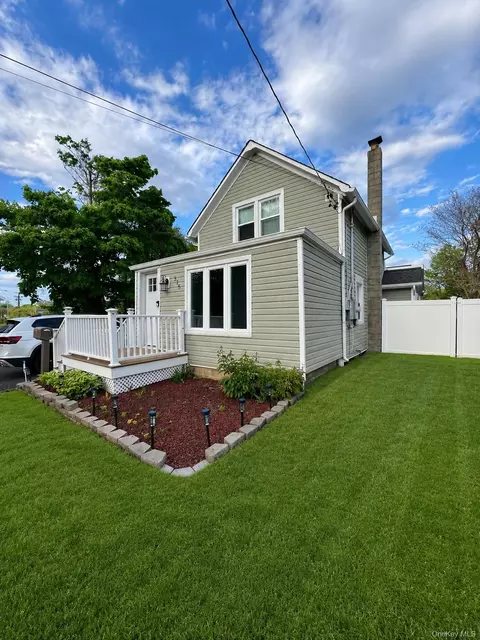 Exterior - 315 Grant Ave, Islip, NY 11751 photo 2 of 4