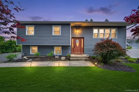 136 Snow Bunting Ct, Montgomery, NY 12549