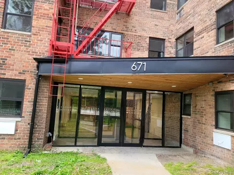671 Bronx River Rd #4N, Yonkers, NY 10704