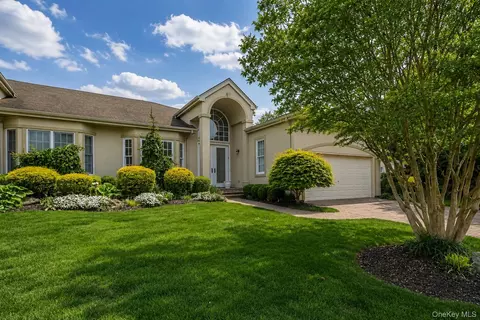 398 Altessa Blvd, Melville, NY 11747