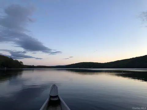 40 Chippewa Rd, Putnam Valley, NY 10579