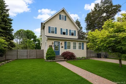 56 Sycamore St, Patchogue, NY 11772