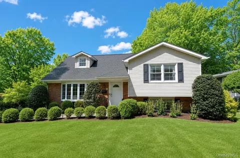 32 Chaucer St, Greenburgh, NY 10530
