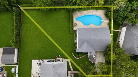 916 Lawrence Ct, Valley Stream, NY 11581