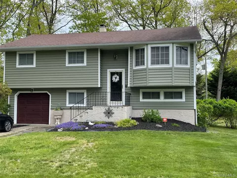 247 Bow Dr, Smithtown, NY 11787