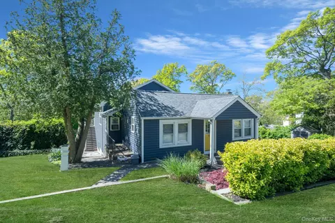42 Oceanview Ave, Farmingville, NY 11738