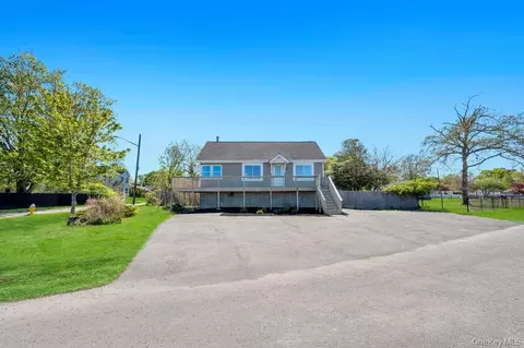 446 Riviera Dr, Mastic Beach, NY 11951