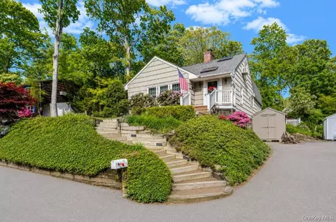 42 Shady Ln, Huntington, NY 11743