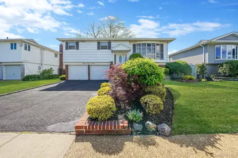 2740 Judith Dr, Bellmore, NY 11710