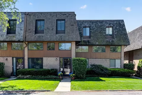 22 The Hamlet, Pelham, NY 10803