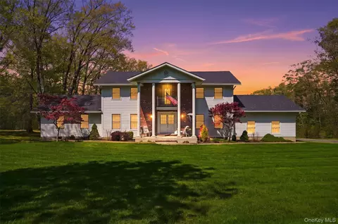 32 Sunset Cir, Germantown, NY 12526