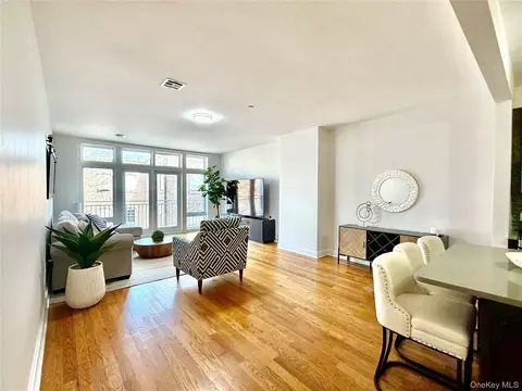 90 Bay Street Lndg #3J, Staten Island, NY 10301