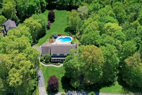 23 Pheasant Run Rd, Putnam Valley, NY 10579