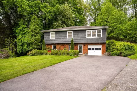 2 Piping Rock Dr, Ossining, NY 10562