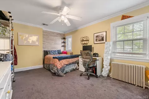Bedroom - 2069 Windsor Rd, Baldwin, NY 11510 photo 3 of 4
