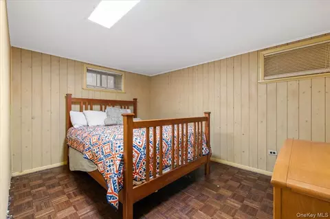 Bedroom - 2069 Windsor Rd, Baldwin, NY 11510 photo 4 of 4