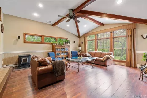 Living - 2069 Windsor Rd, Baldwin, NY 11510 photo 1 of 2
