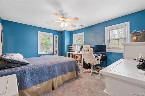 Bedroom - 2069 Windsor Rd, Baldwin, NY 11510 photo 2 of 4