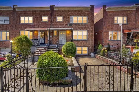 1124 E 213th St, New York, NY 10469