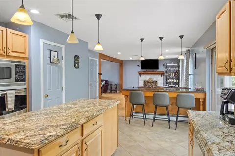 Kitchen - 10 Marino Dr, Wallkill, NY 12589 photo 4 of 5