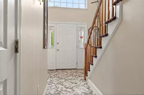 Entry Way - 10 Marino Dr, Wallkill, NY 12589 photo 3 of 6