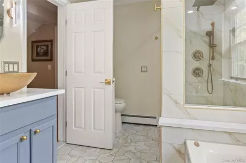 Bath - 10 Marino Dr, Wallkill, NY 12589 photo 5 of 5