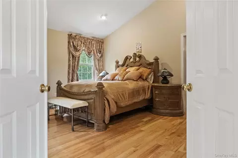 Bedroom - 10 Marino Dr, Wallkill, NY 12589 photo 4 of 7
