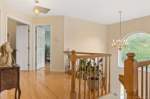 Entry Way - 10 Marino Dr, Wallkill, NY 12589 photo 5 of 6