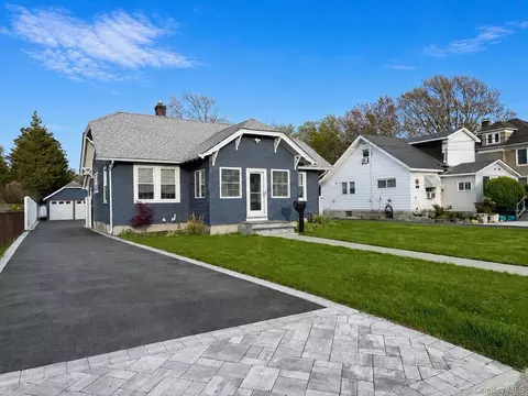 155 Jayne Ave, Patchogue, NY 11772