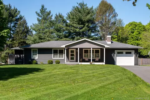 44 Lorraine Dr, Rhinebeck, NY 12572