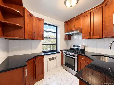 28-08 141st St #3B, Flushing, NY 11354