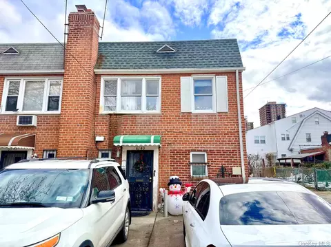 6143 157th St, Flushing, NY 11367