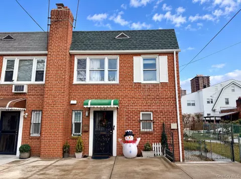 6143 157th St, Flushing, NY 11367
