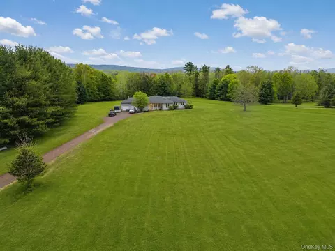 354 Petticoat Ln, Crawford, NY 12721