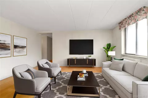 136-17 Maple Ave #5H, New York, NY 11355