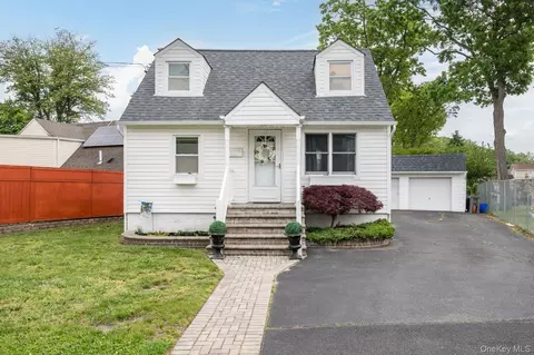 675 Little East Neck Rd, West Babylon, NY 11704