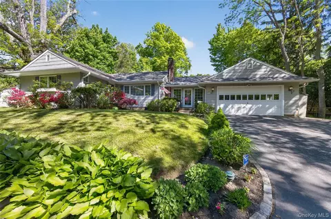 247 Buckram Rd, Locust Valley, NY 11560