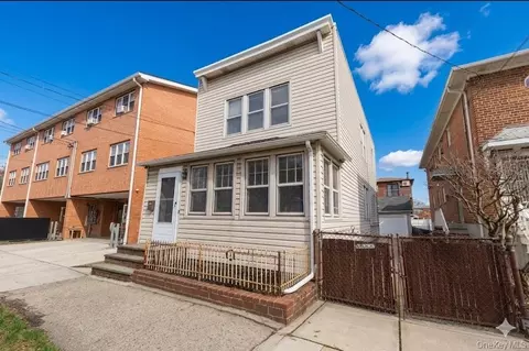 61-17 A 165th St, New York, NY 11365