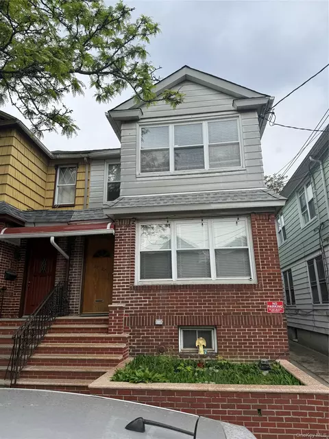 5722 65th St, Maspeth, NY 11378