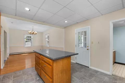 Entry Way - 184 3rd St, Cortlandt, NY 10511 photo 2 of 3